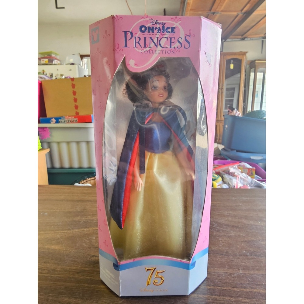 Snow White Doll - Disney On Ice 💙💛